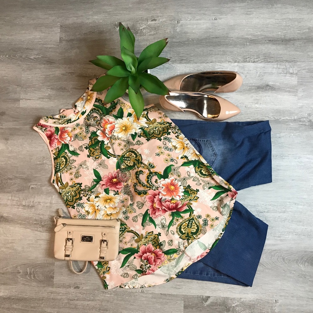 NWT - Carmen Marc Volvo Vibrant Floral Top